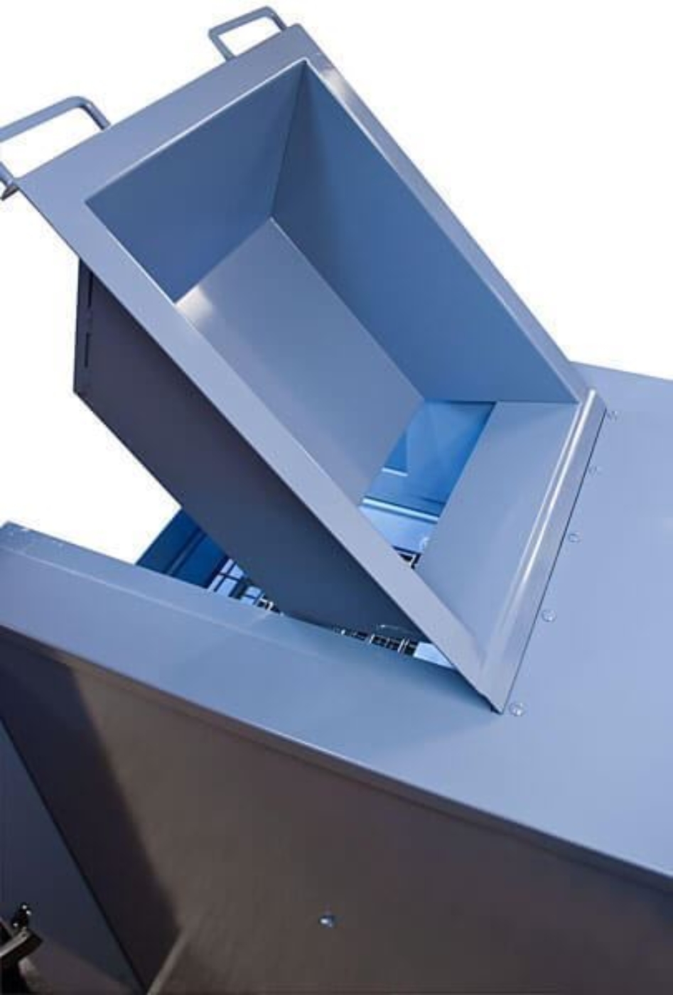 Integral hopper evenly disperses samples