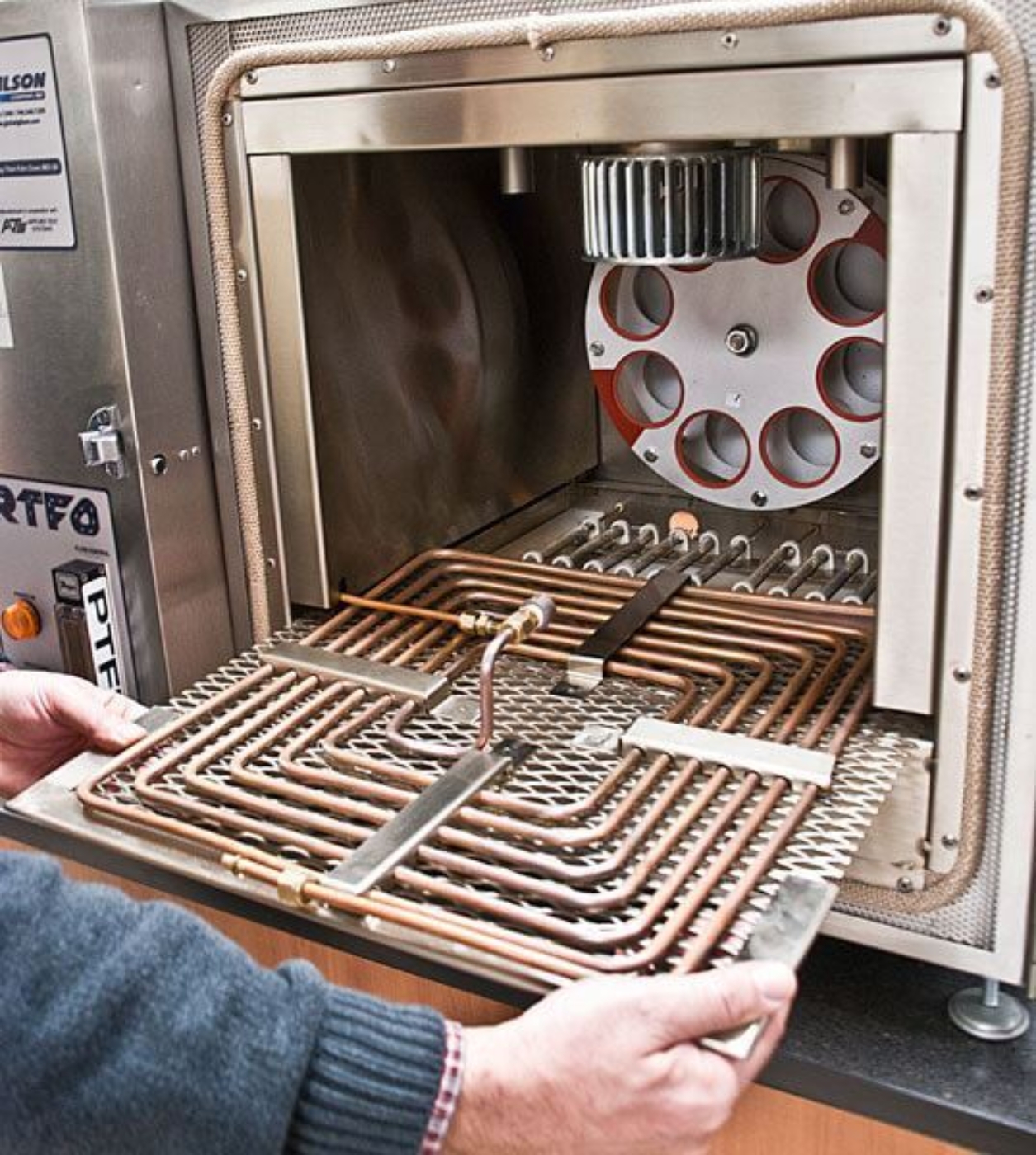 Easily removable bottom tray
