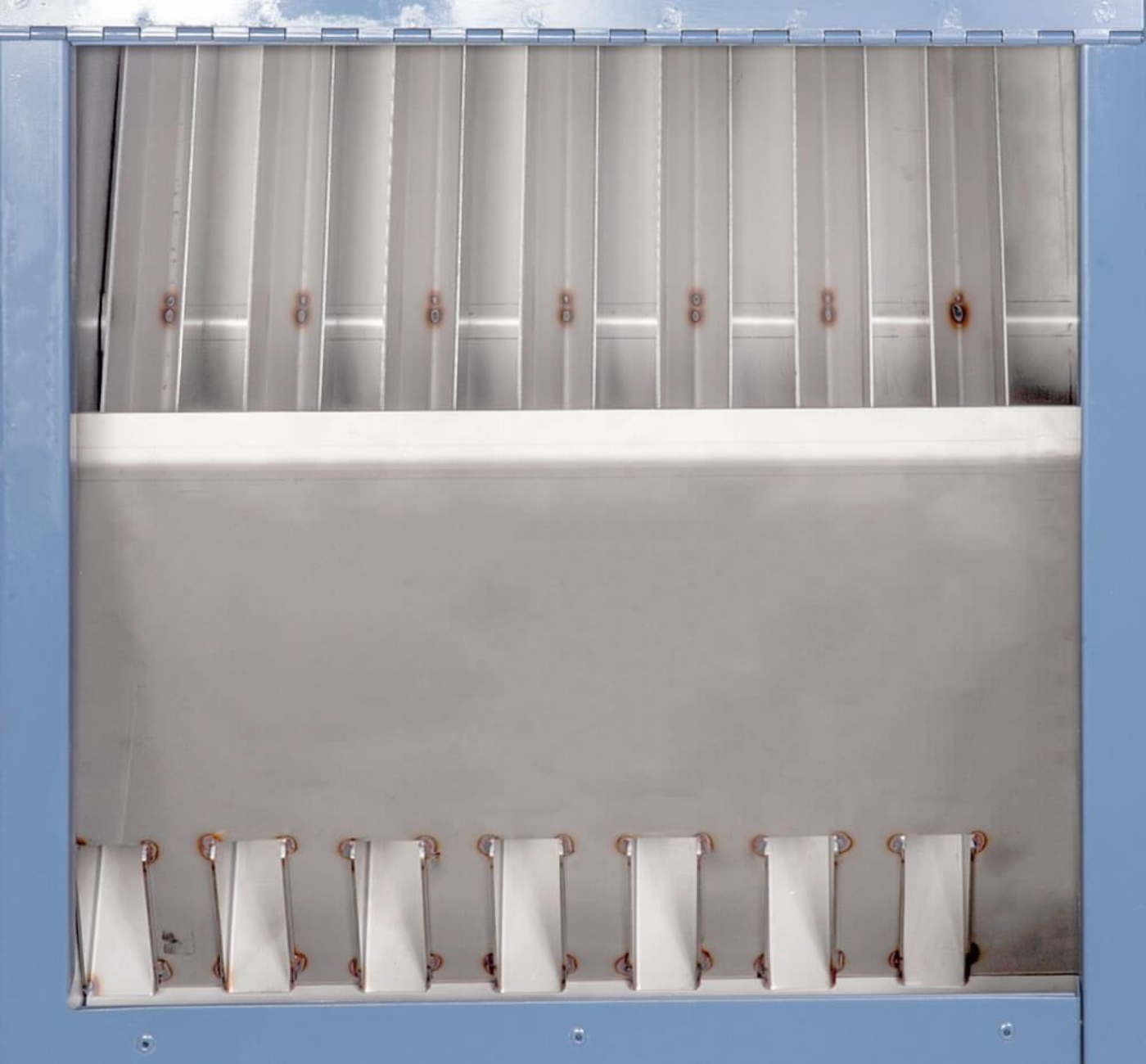 Stainless steel chute decks each have fourteen chutes of 1in (25.4mm) width and 60° slope